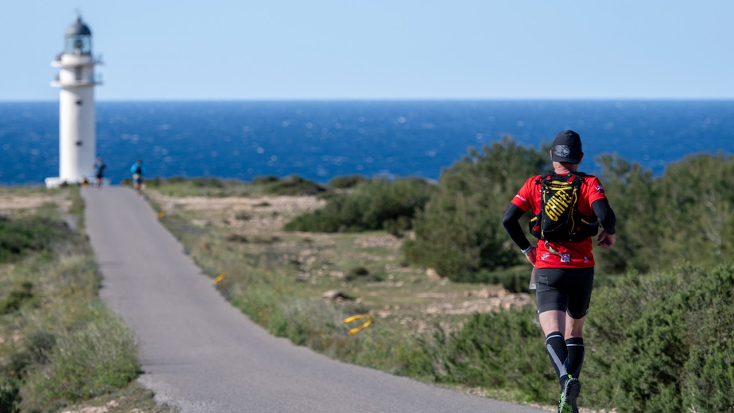 runners racing formentera all round trail race