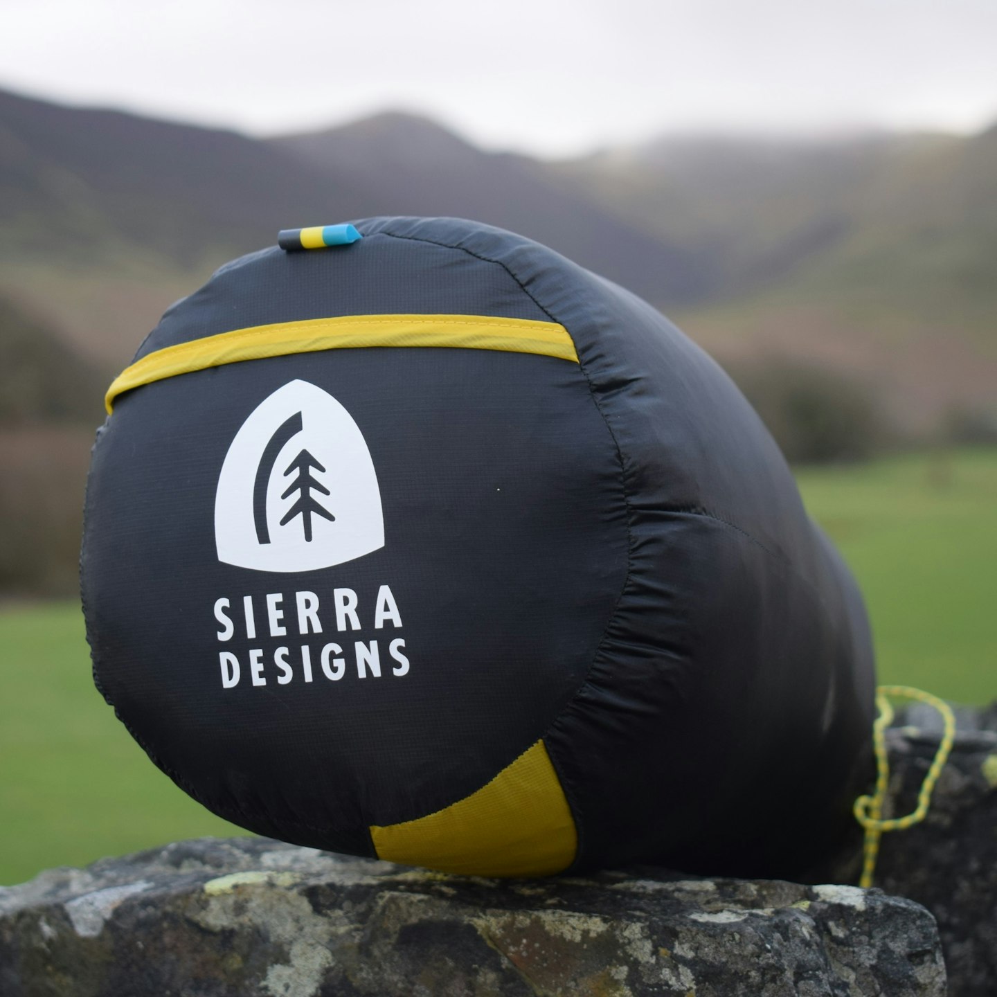Sierra Designs Cloud 800 20°F in stuff sack