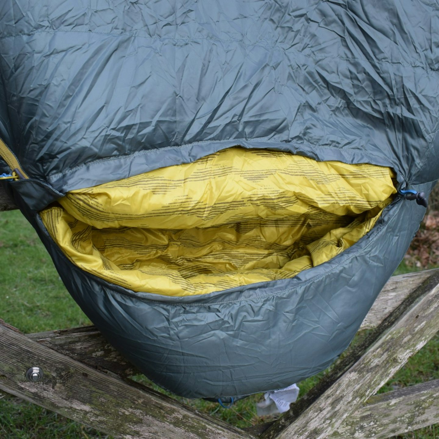 Therm-a-Rest Questar 20F/-6C Down Sleeping Bag hood