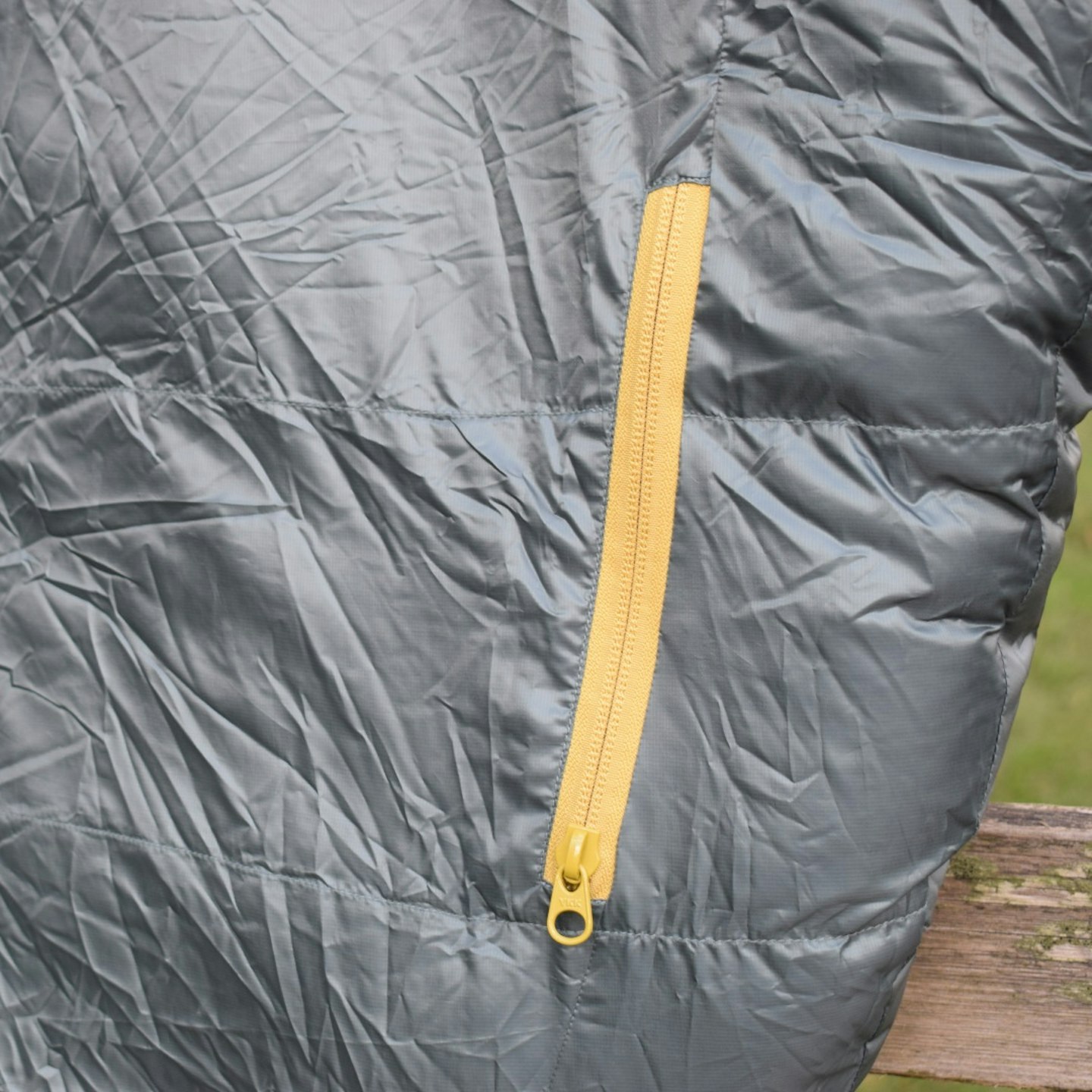 Therm-a-Rest Questar 20F/-6C Down Sleeping Bag security pocket