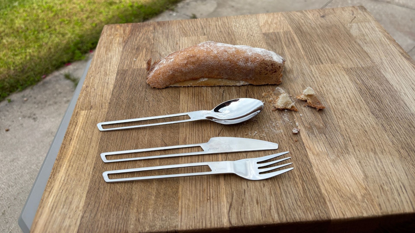 Camping cutlery knives in testing