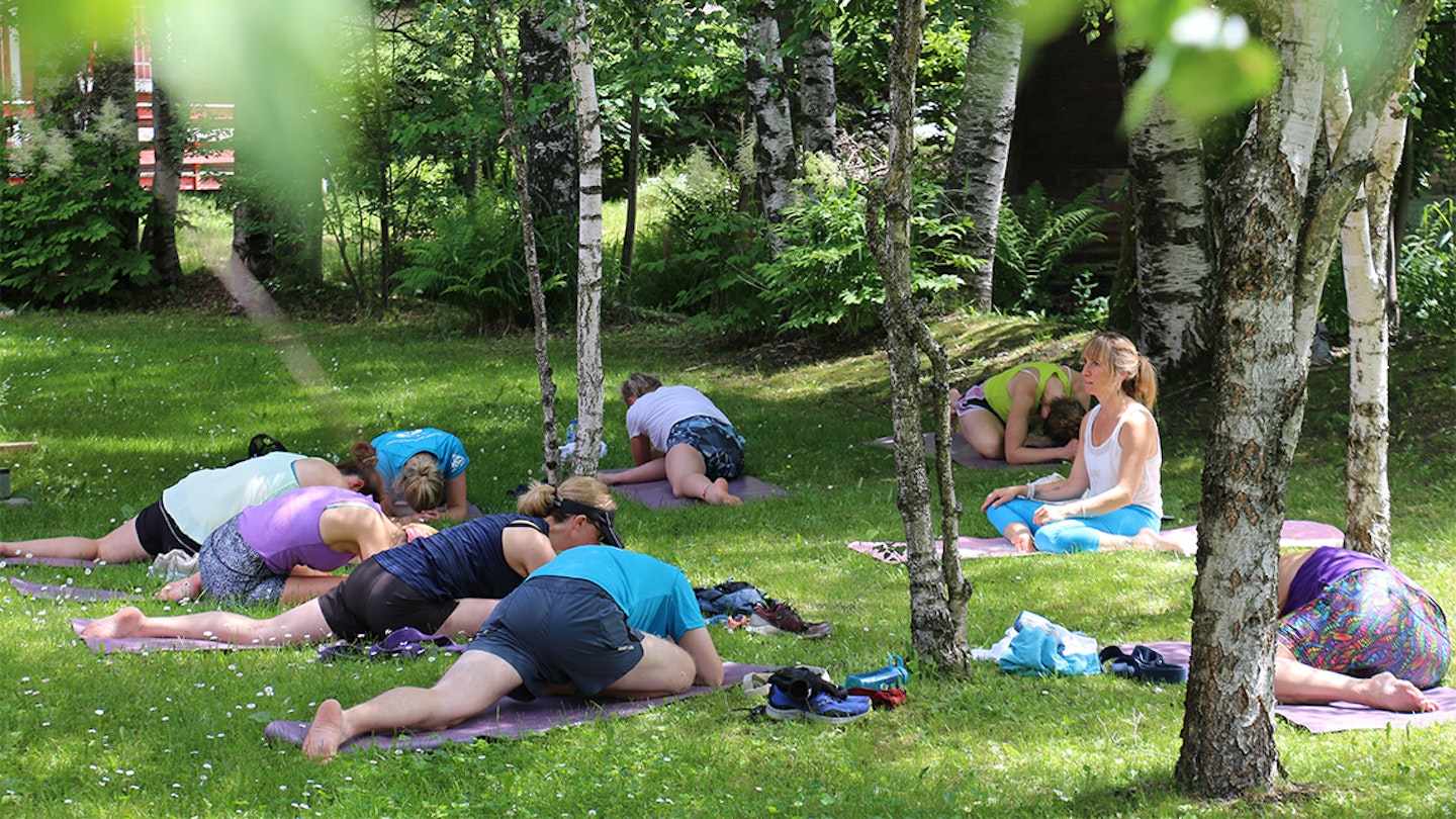 runners stretching