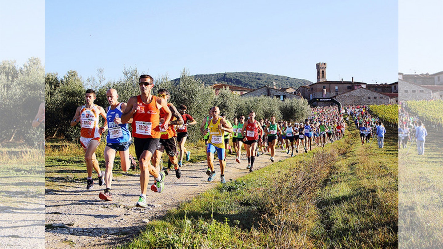runners during chianti marathon