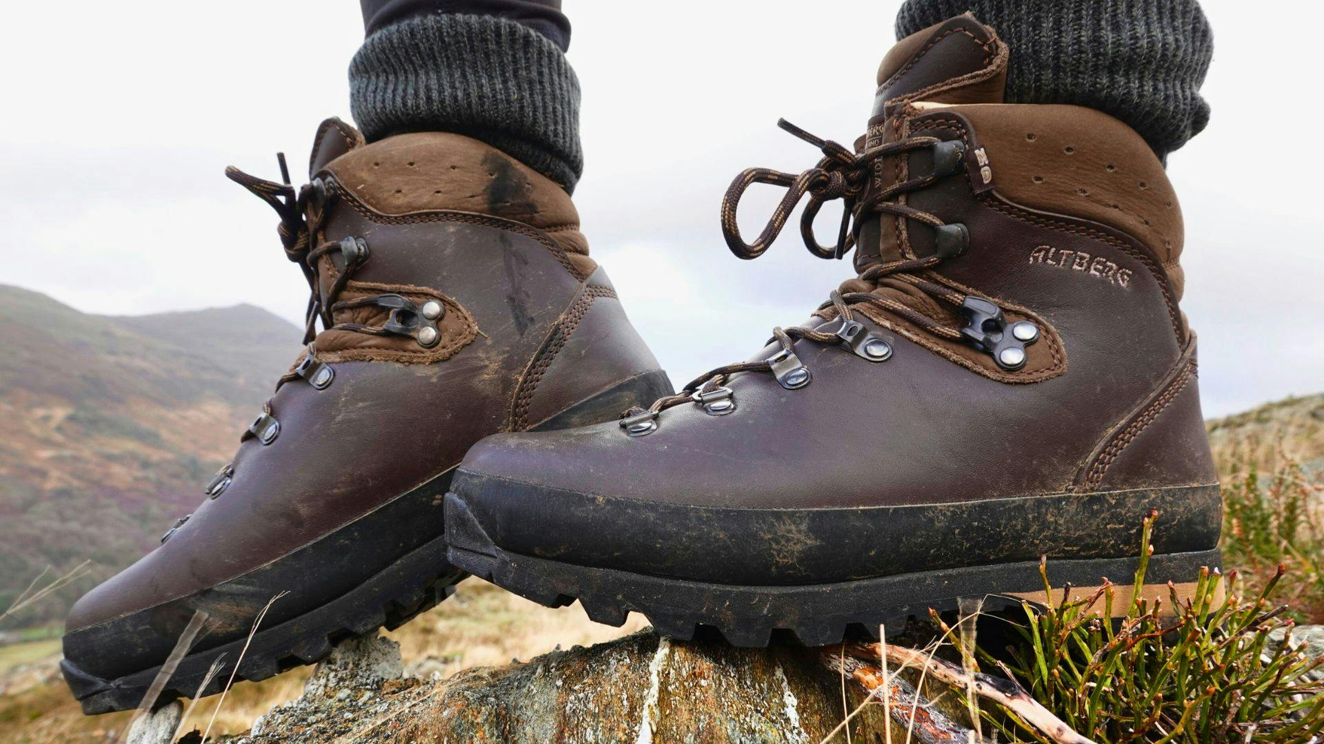 Best 3 cheap season walking boots