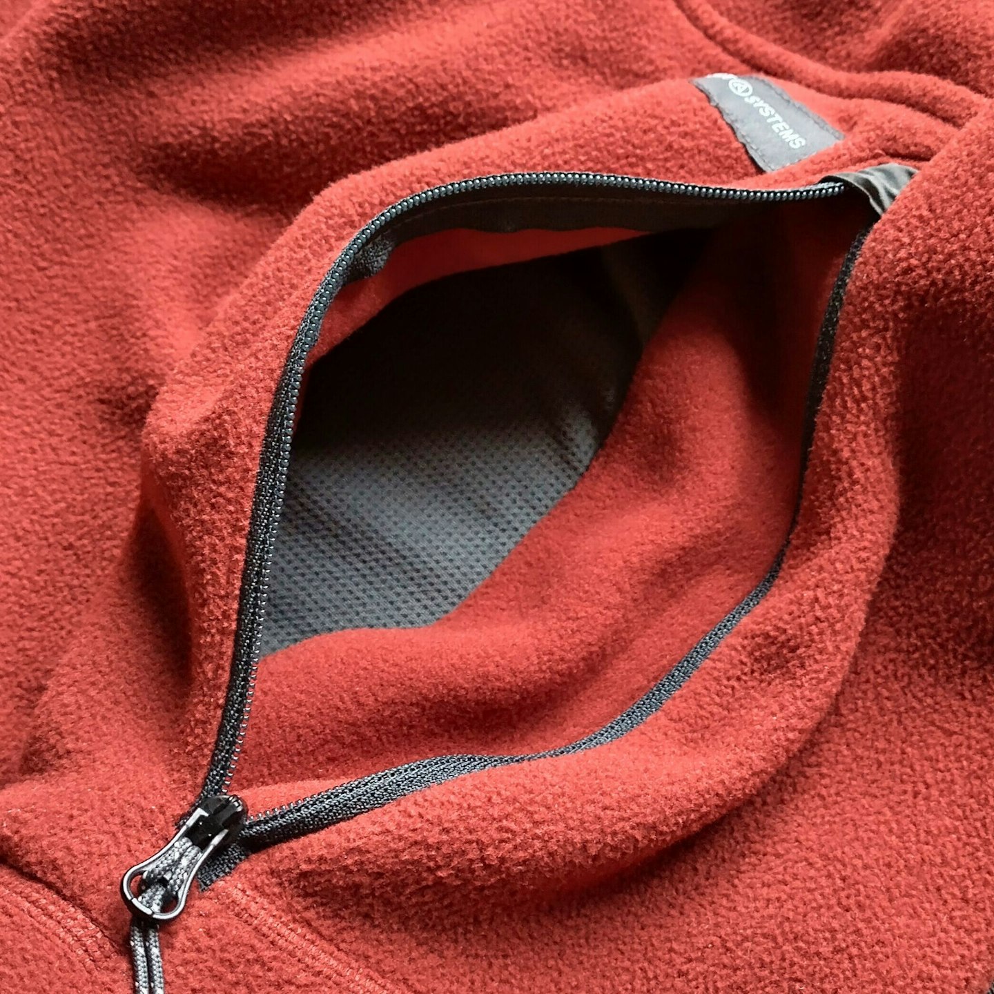 Artilect Halfmoon Bio Fleece main pocket