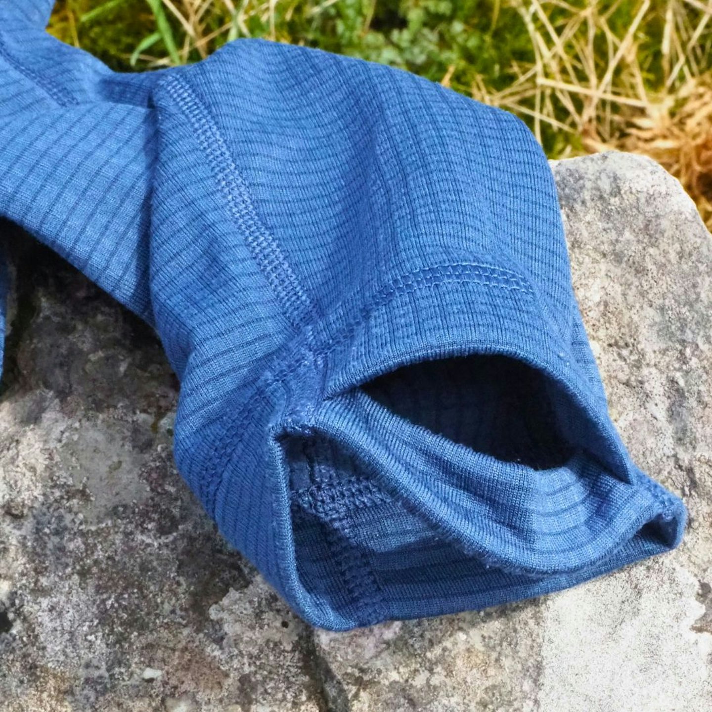 Fjallraven Abisko Lite Fleece sleeve cuff with thumb loop