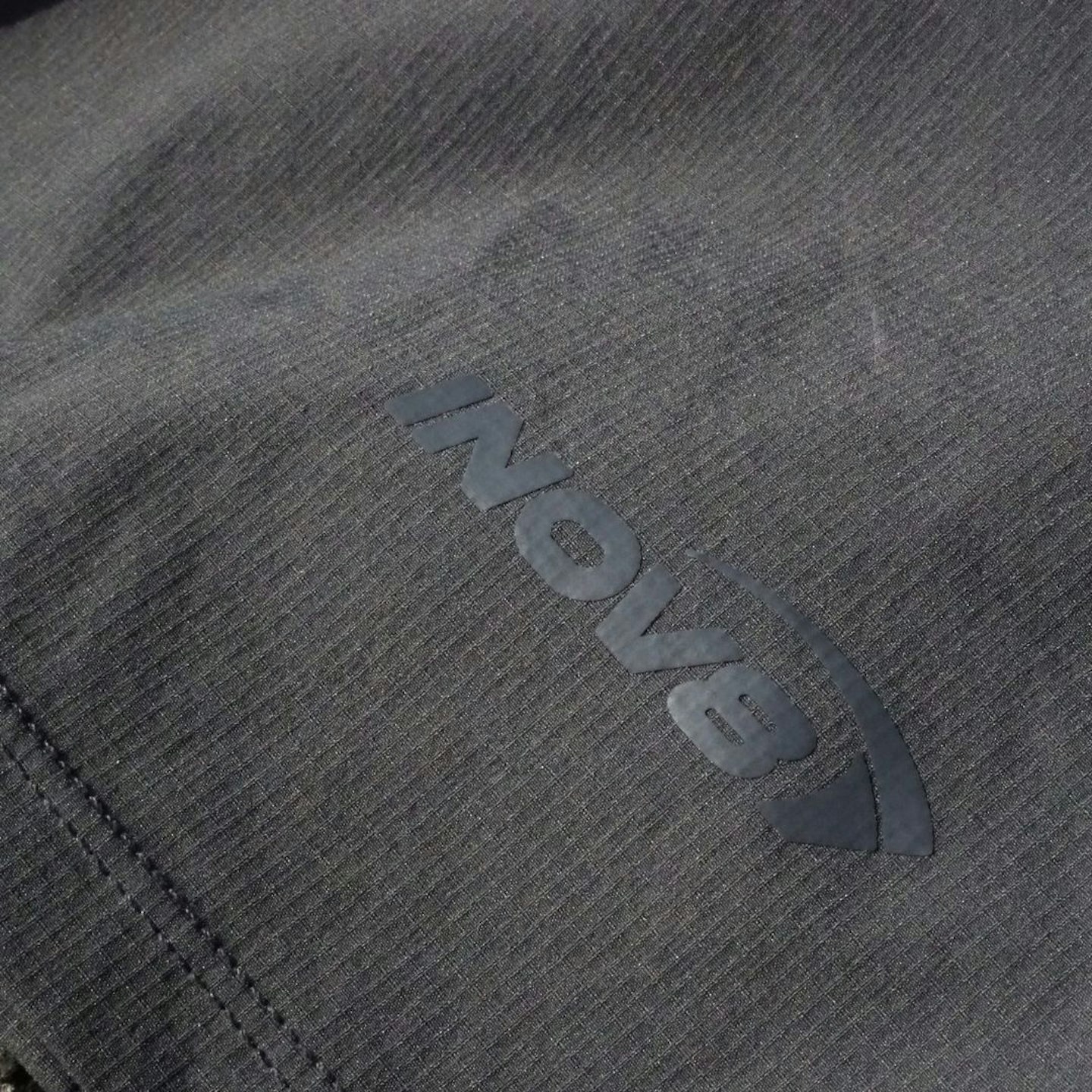 Closeup of Inov8 logo on Inov8 Venturelite 11” Shorts