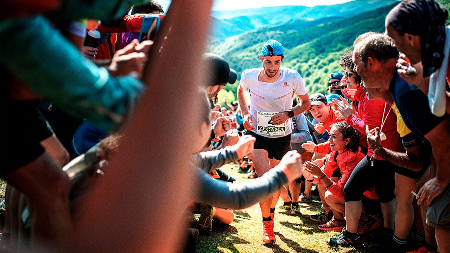 kilian jornet surrounded by the crowd