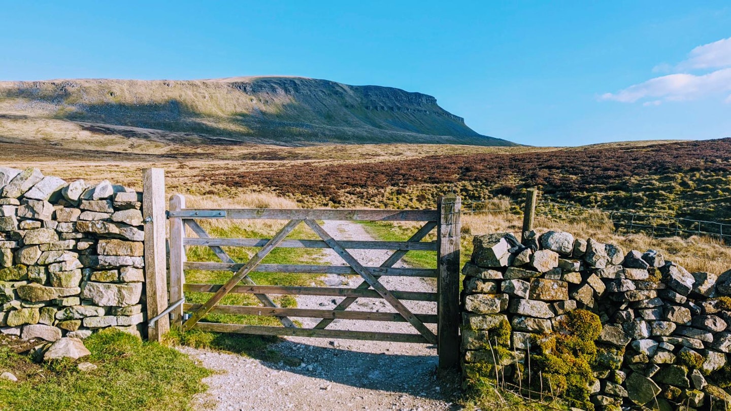 014 Pen y Ghent and the Pennine Way from Tarn Bar_preview