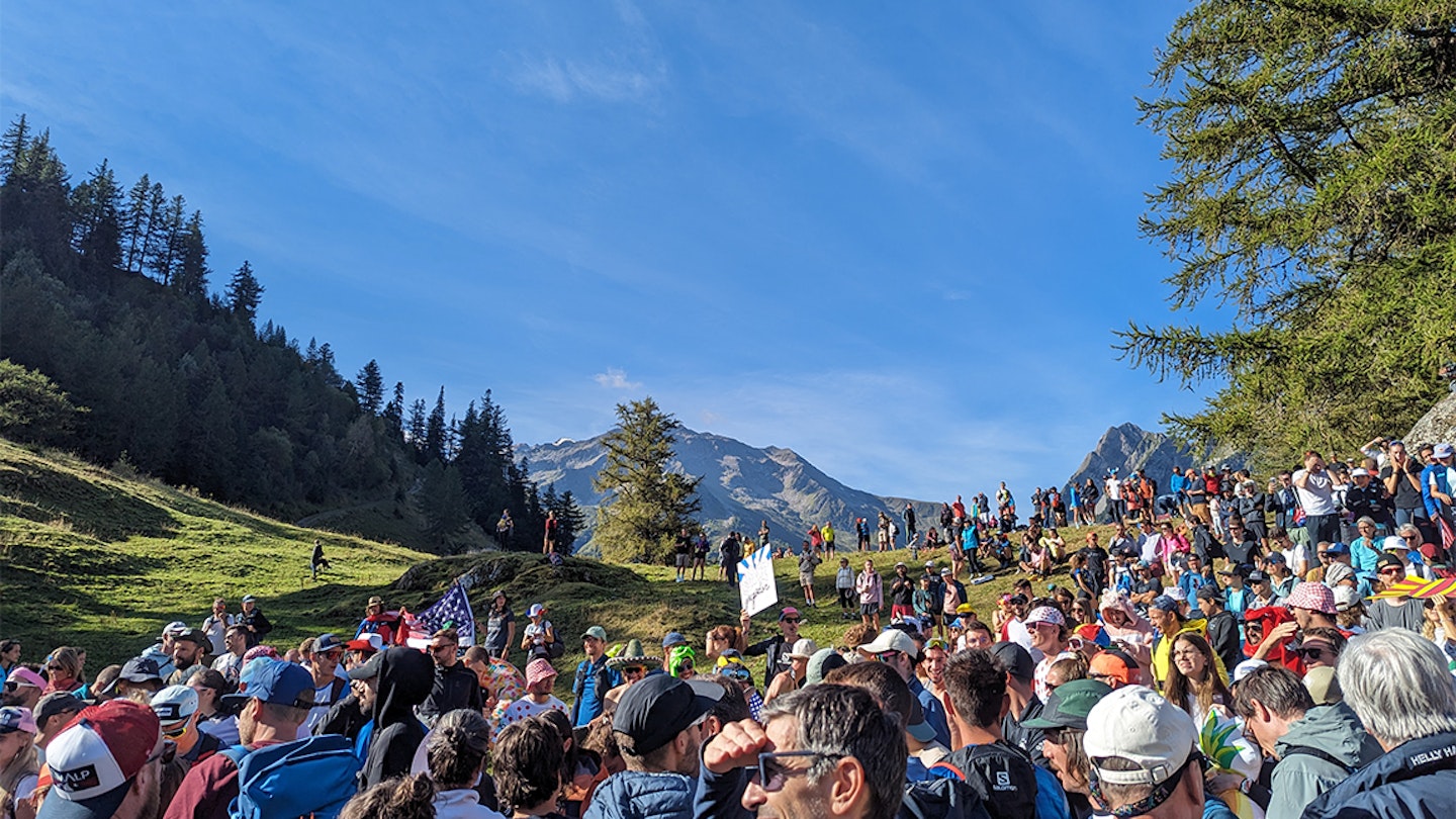 Courtney fans at Col de la Forclaz