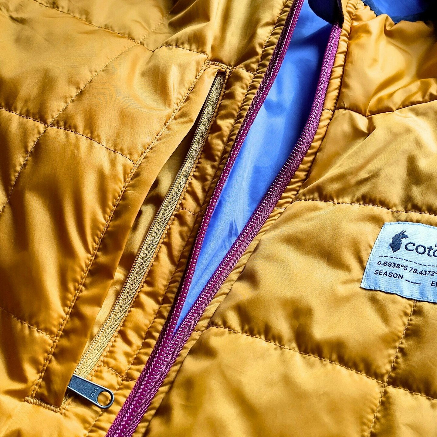 Cotopaxi Teca Cálido Hooded Jacket chest pocket