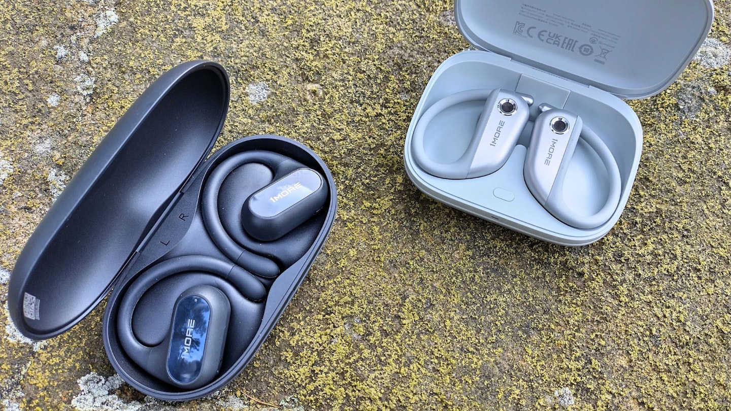 1More S50 and S30 earphones in cases