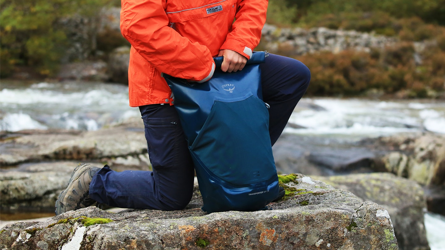 Closing the Osprey Transporter 30 WP waterproof pack