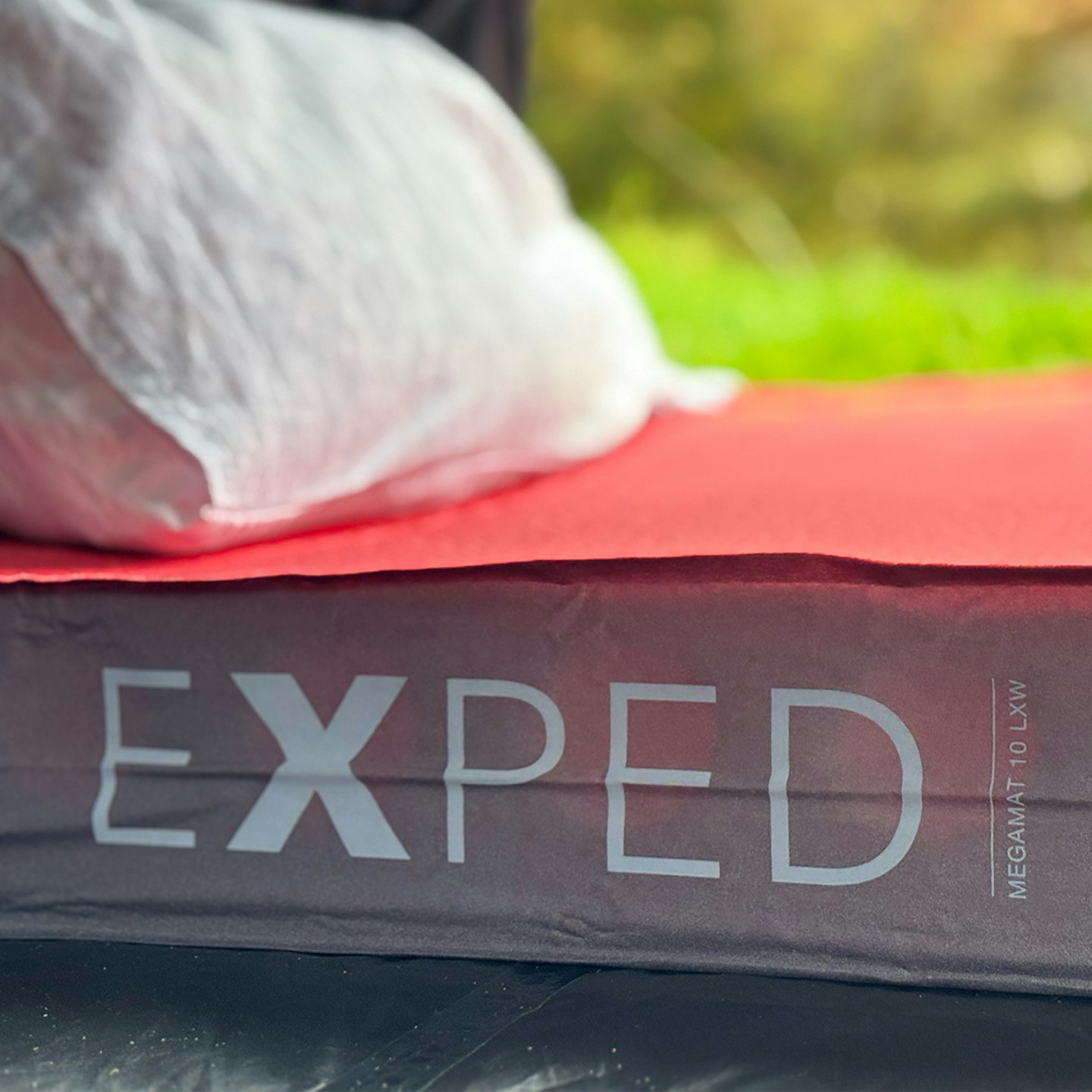 Exped Megamat 10 LXW camping mattress thickness