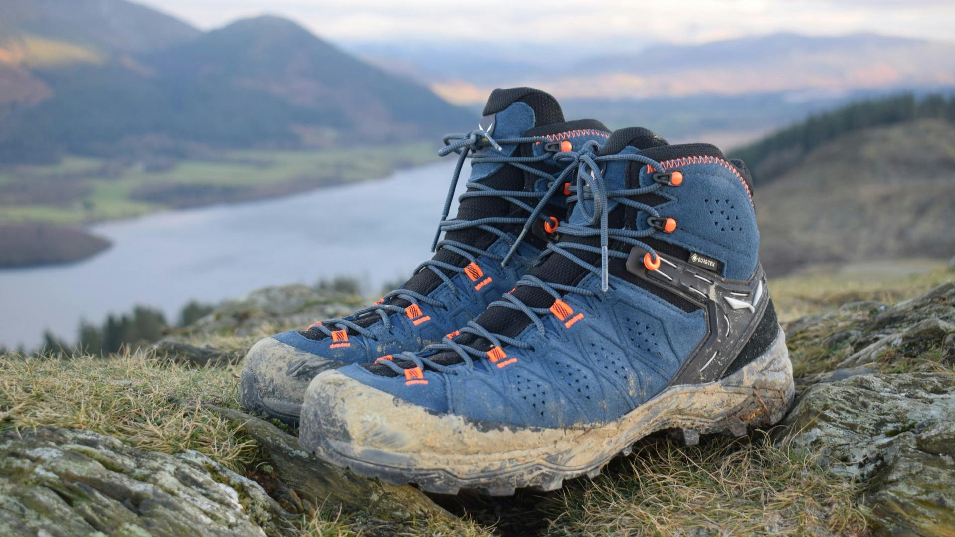 Gore tex hot sale walking boots