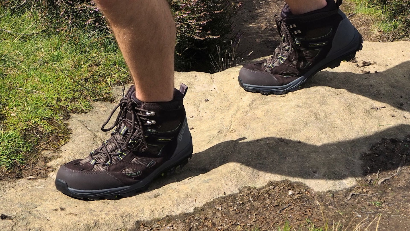 Jack Wolfskin Vojo 3 Texapore Mid in use