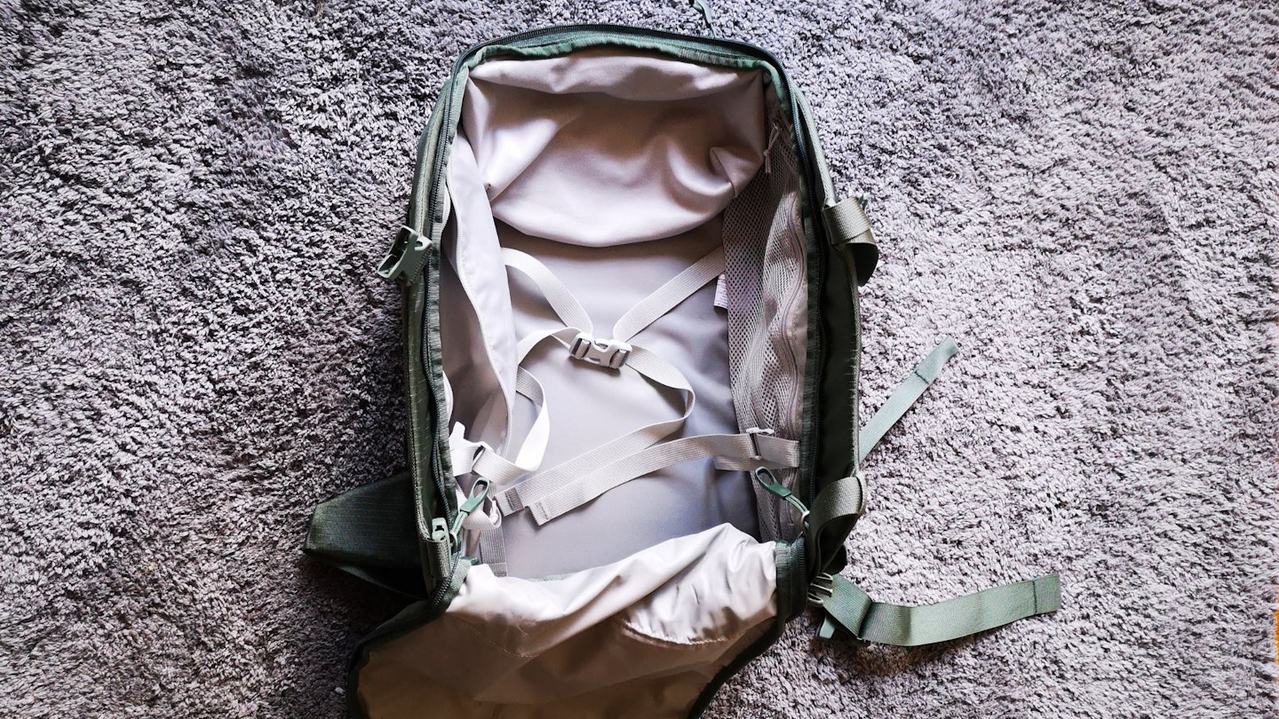 the main compartment of the Osprey Sojourn Porter 30L