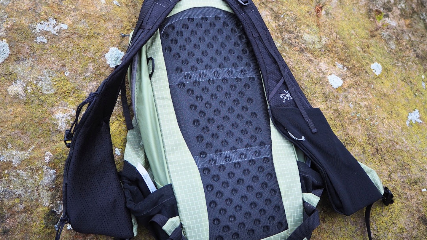 Arc’teryx Aerios 18 Backpack back panel and straps