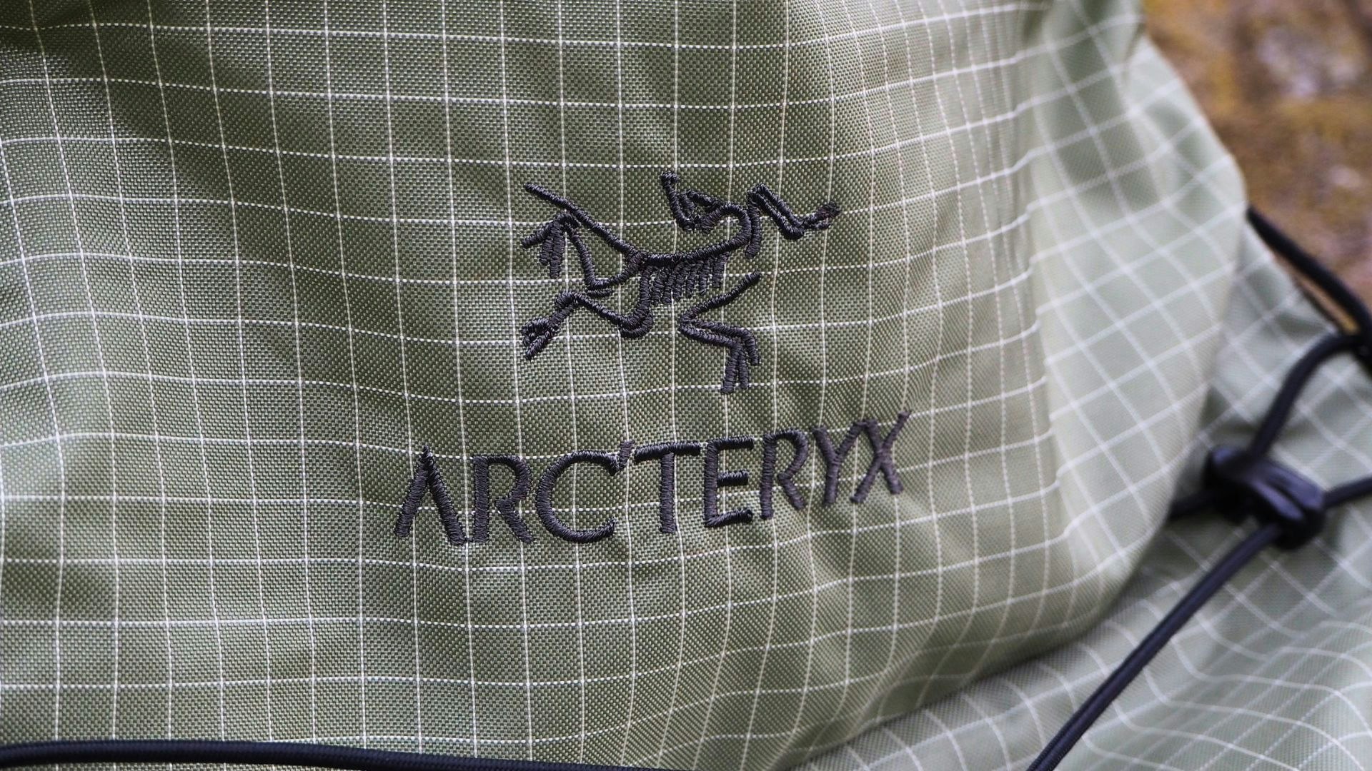 Arc’teryx Aerios 18 Backpack brand stitching