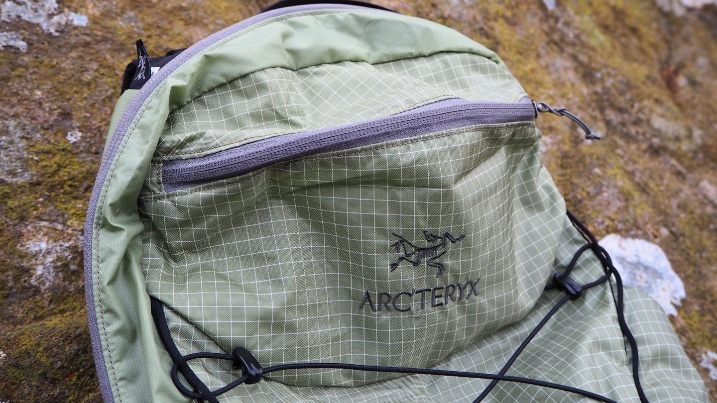 Arc’teryx Aerios 18 Backpack front pocket