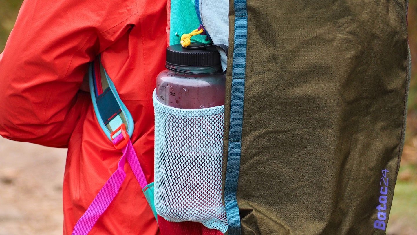 Cotopaxi Batac 24L Backpack drink bottle holers