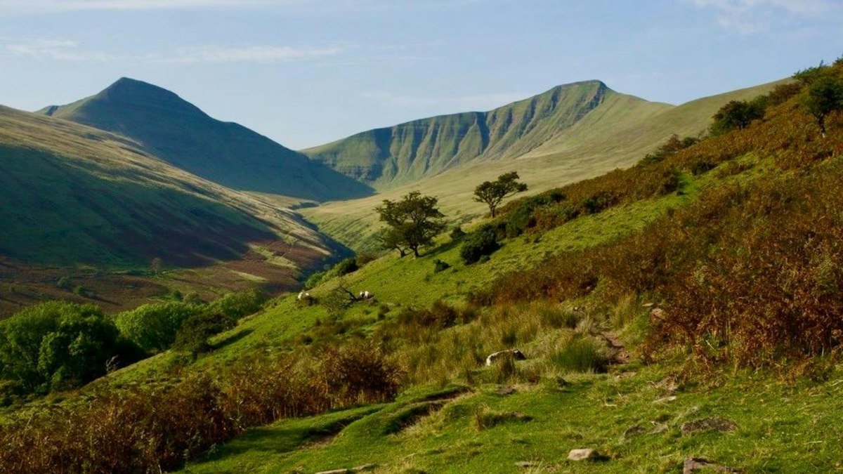 Pen y Fan walking route | Bag the highest peak in the Brecon Beacons