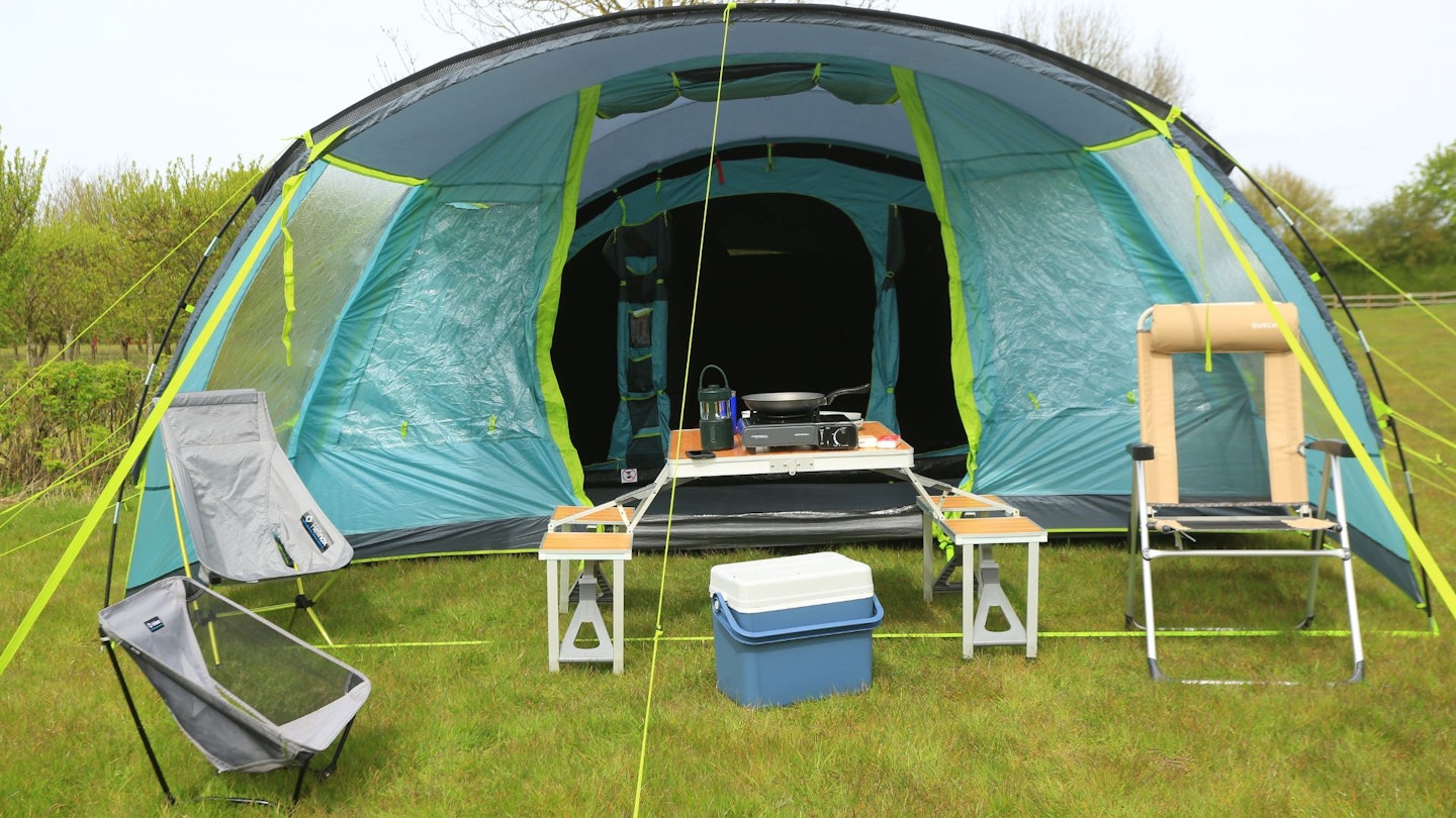 Front-on view of Coleman Meadowood 6L BlackOut Tent