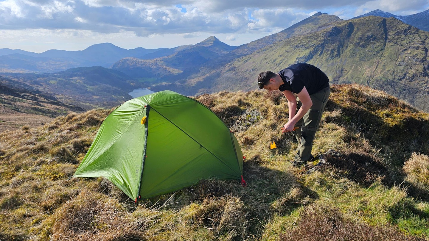 Exped Mira 1 HL tent pegging