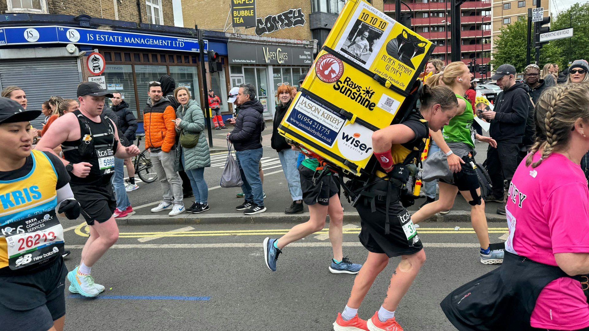 Runner carrying ads at the london marathon 2024