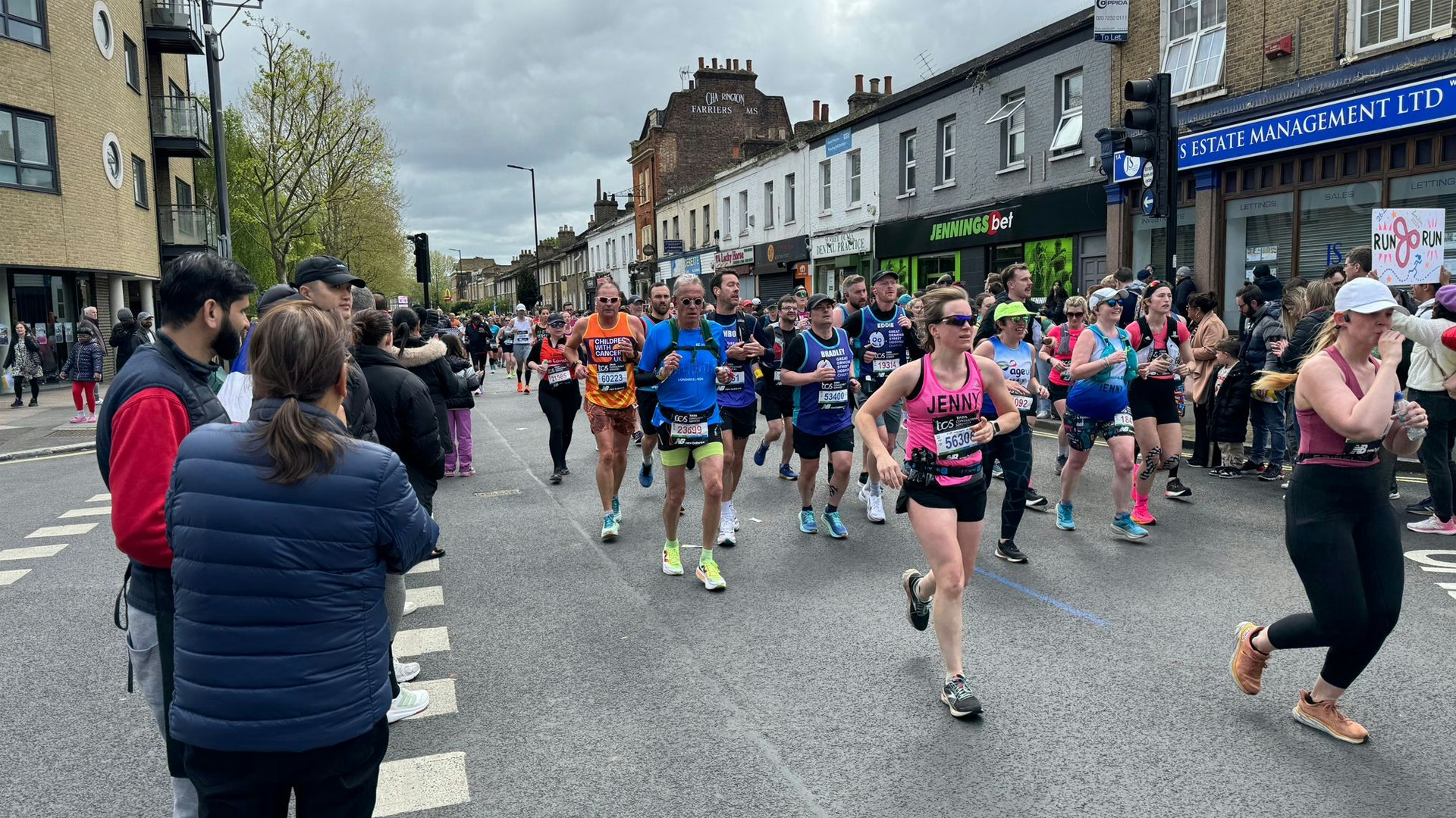 Runners in sunglasses running the london marathon 2024