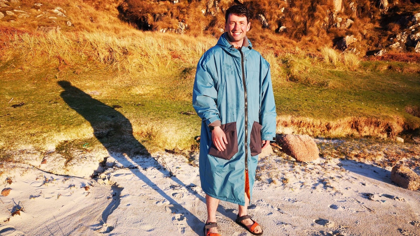 Voited Dryrobe worn by dougie in the evening sun