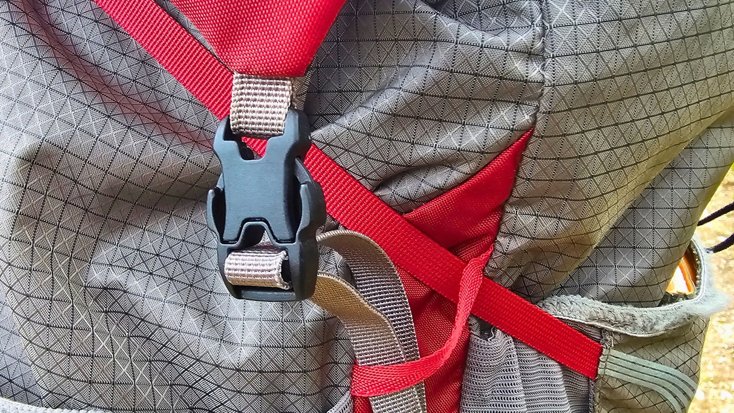 Osprey Eja Pro 55 buckle