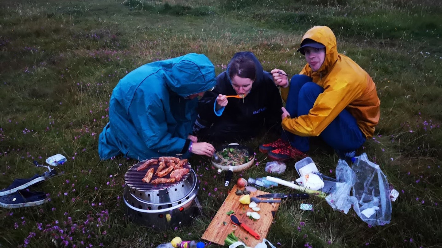 huddling in the rain while eating