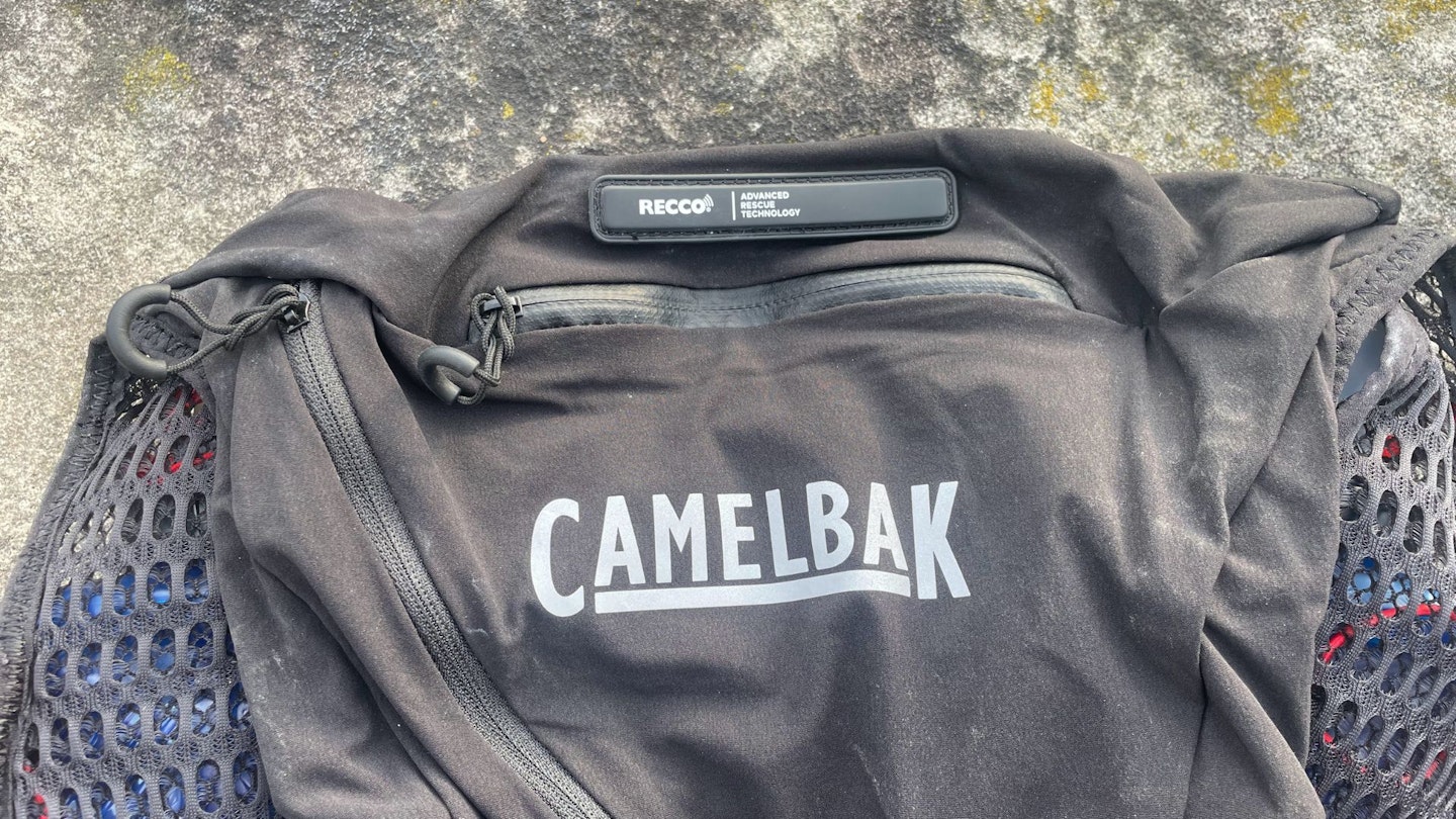 Camelback pack back zipper