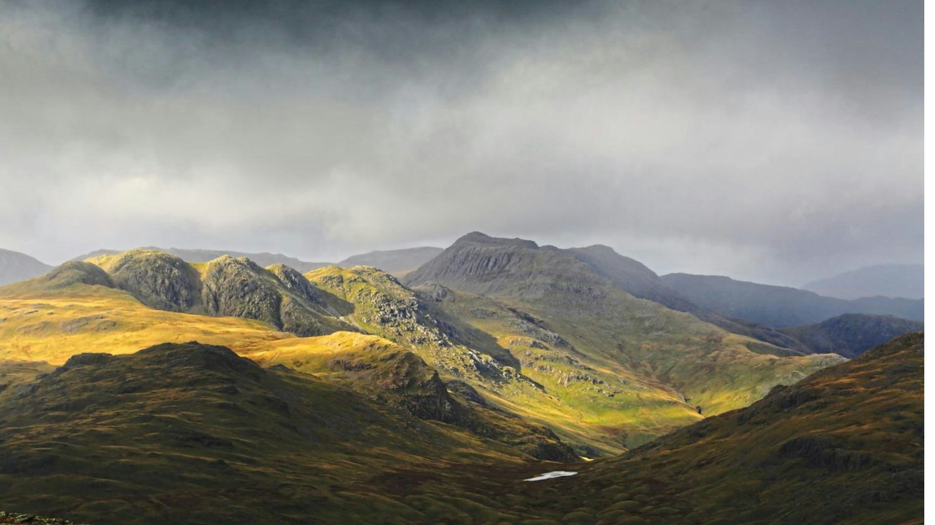 Looking to Crinkle Crags and Bow Fell from Wetherlam Lake District