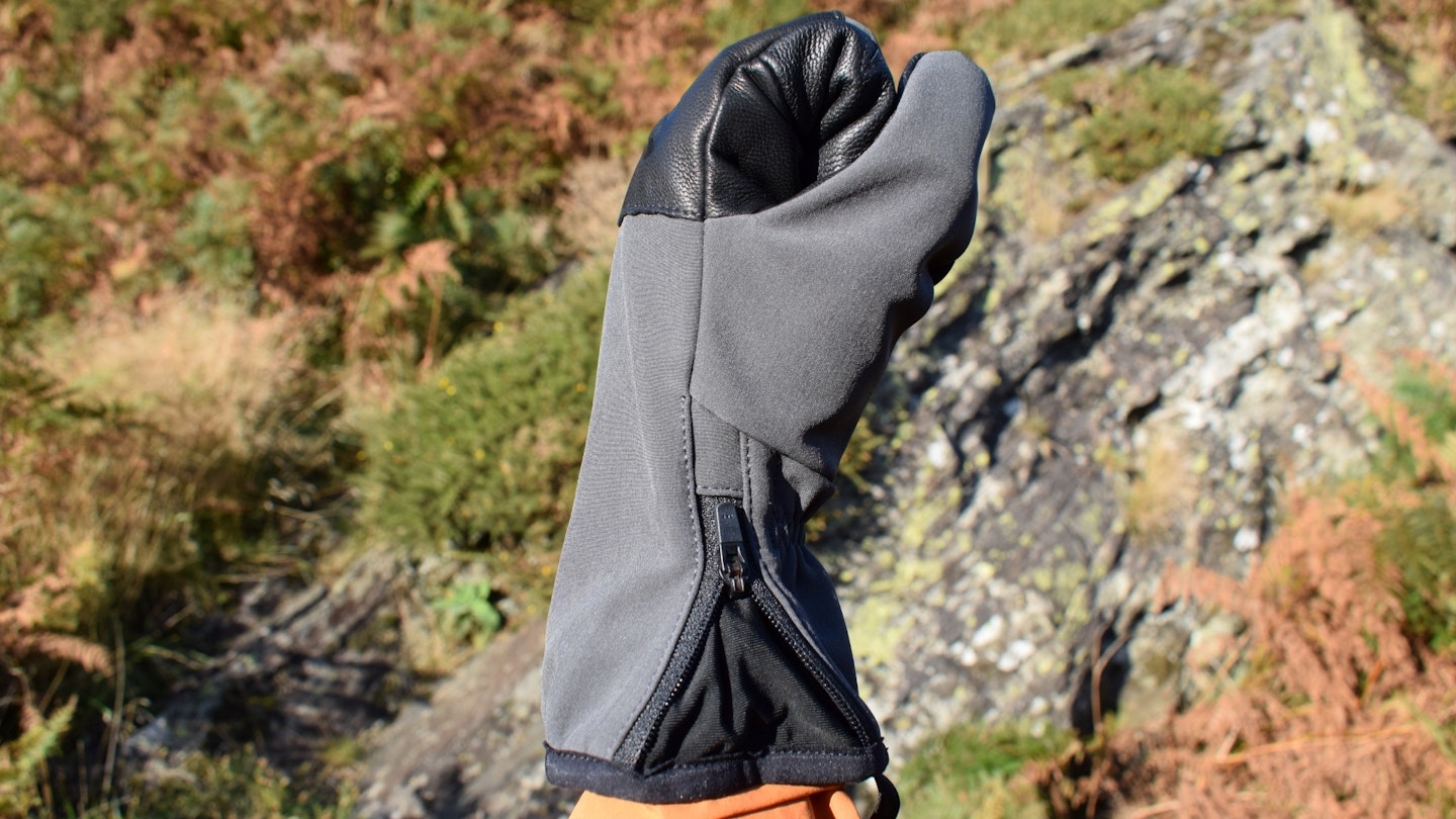 Outdoor Research Stormtracker Sensor Windbloc gloves