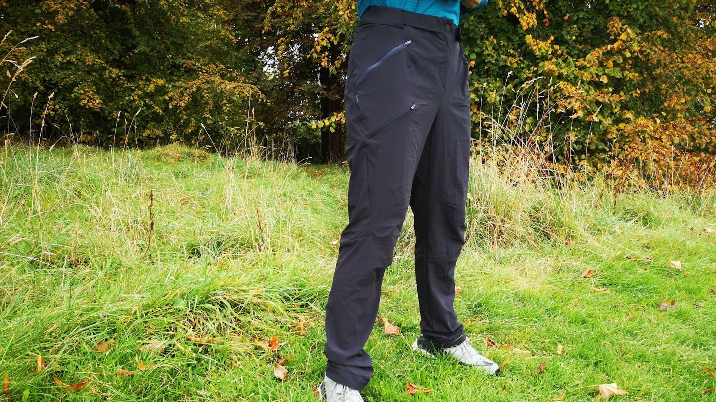 Quecha MH500 walking trousers pockets