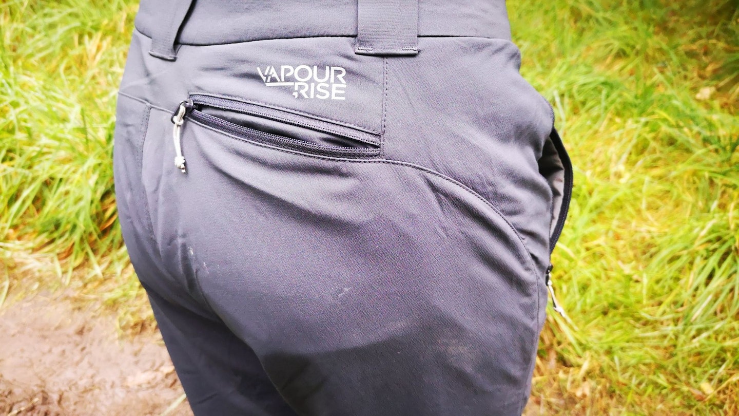 Women's Incline Vapour-Rise logo and back pocket