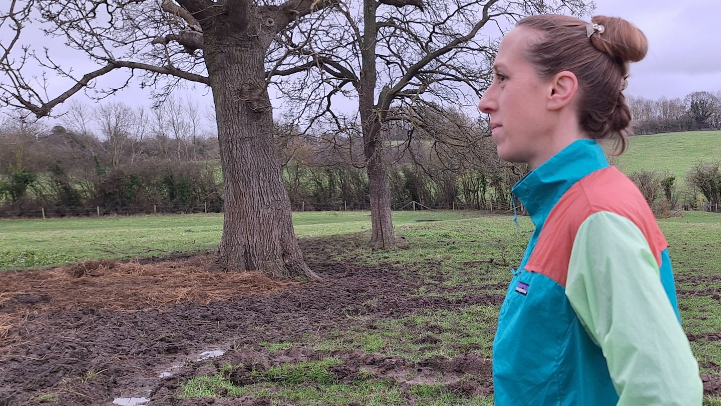 Shoulders of the Patagonia Houdini Stash running jacket