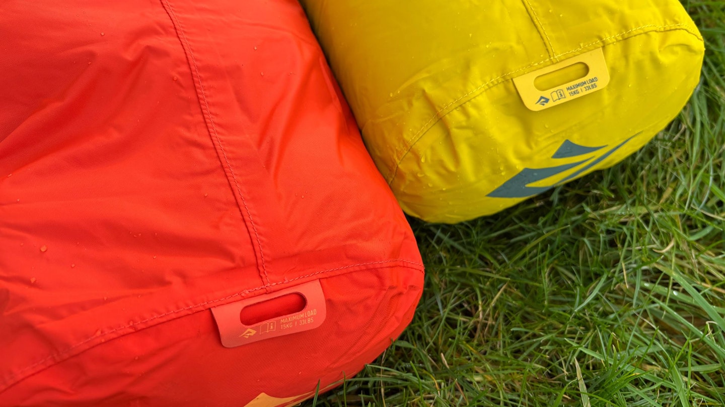 Sea to Summit Lightweight Dry Bag Set hooks