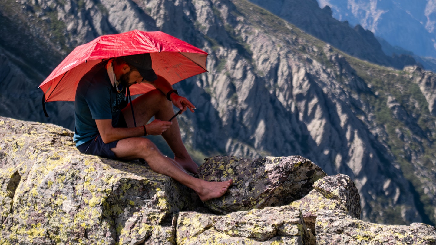 Gear expert Ben Weeks using the Decathlon profilter small umbrella 2