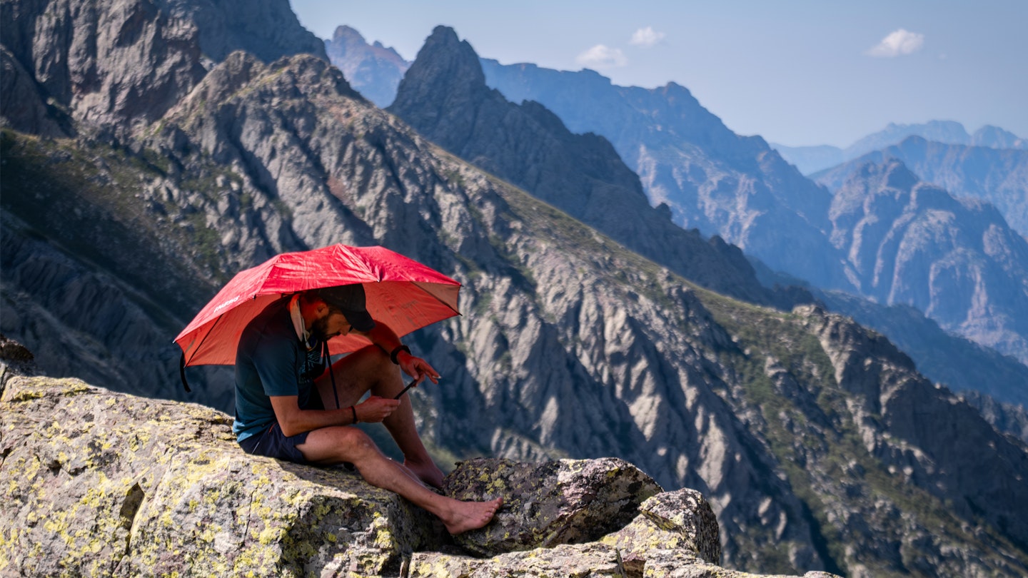 Gear expert Ben Weeks using the Decathlon profilter small umbrella