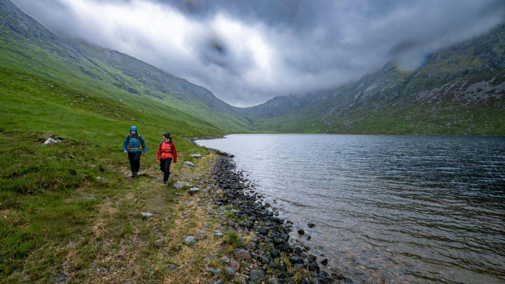 Isle of Harris walking along the northeast shore of Loch a Ghlinne