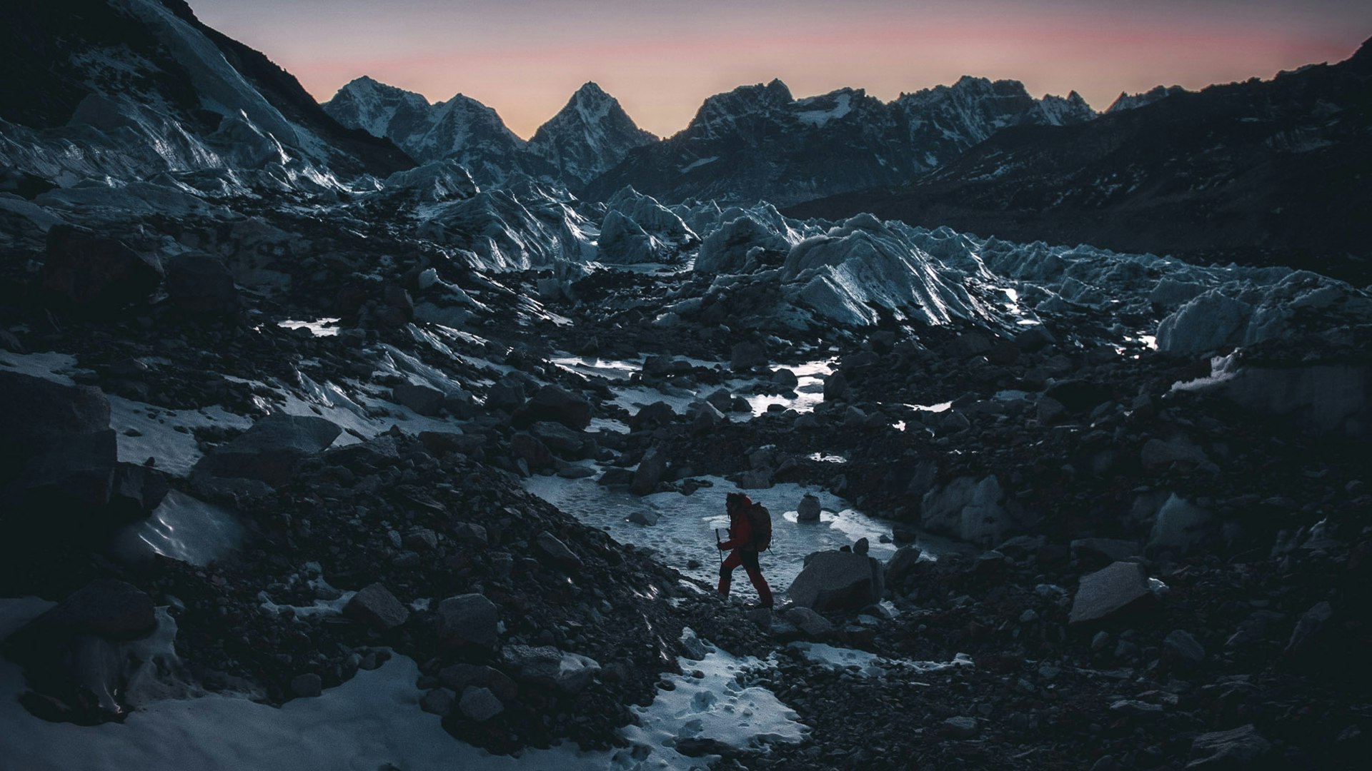 Jost Kobusch moving through the mountains at night