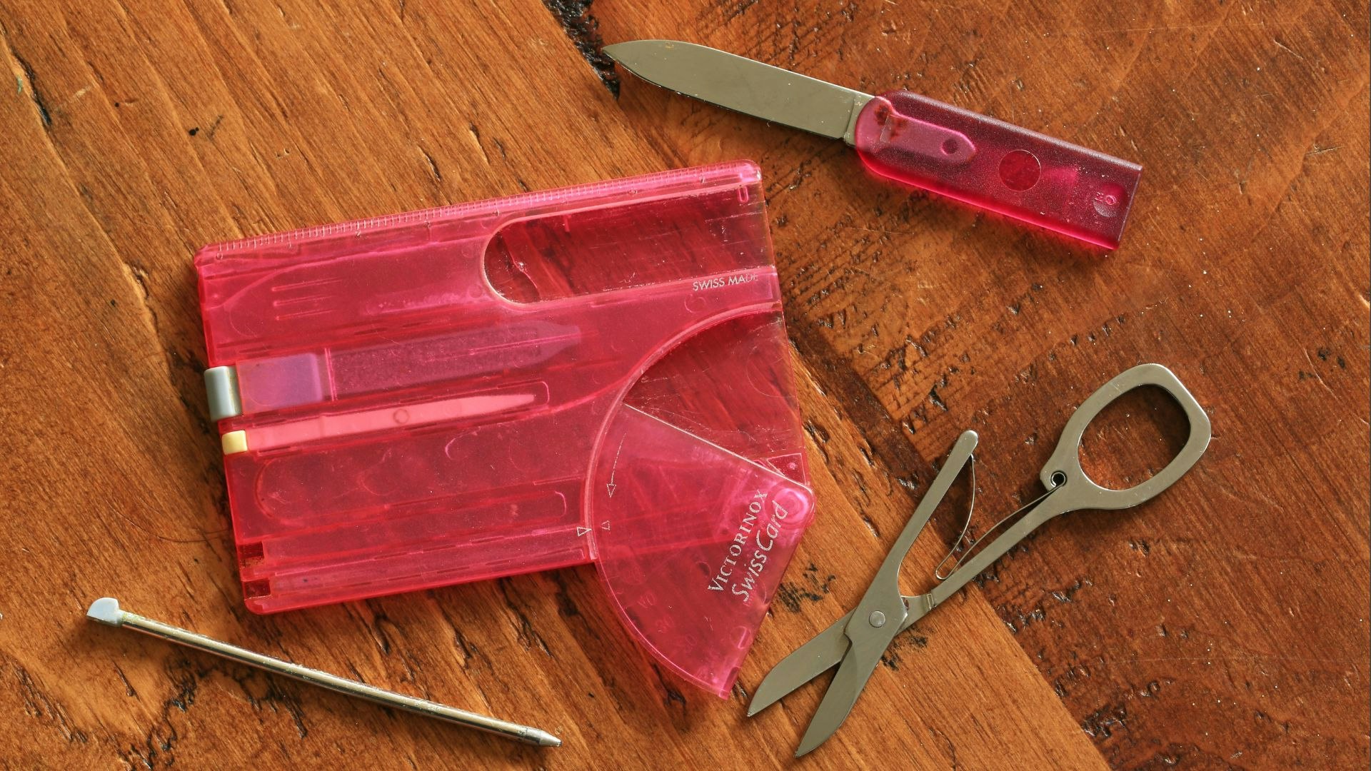 Compact sewing kit