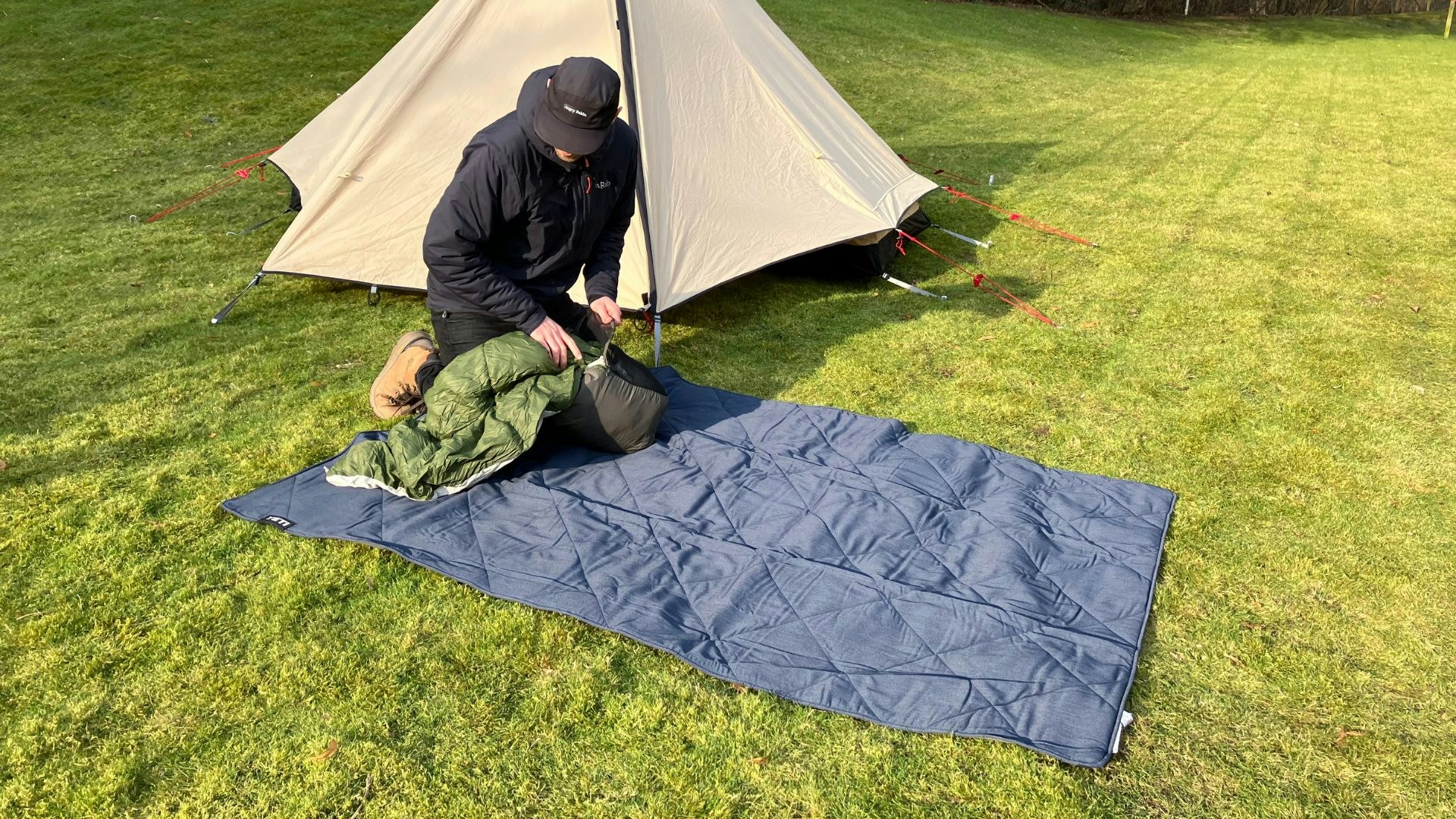 Camping blankets on test