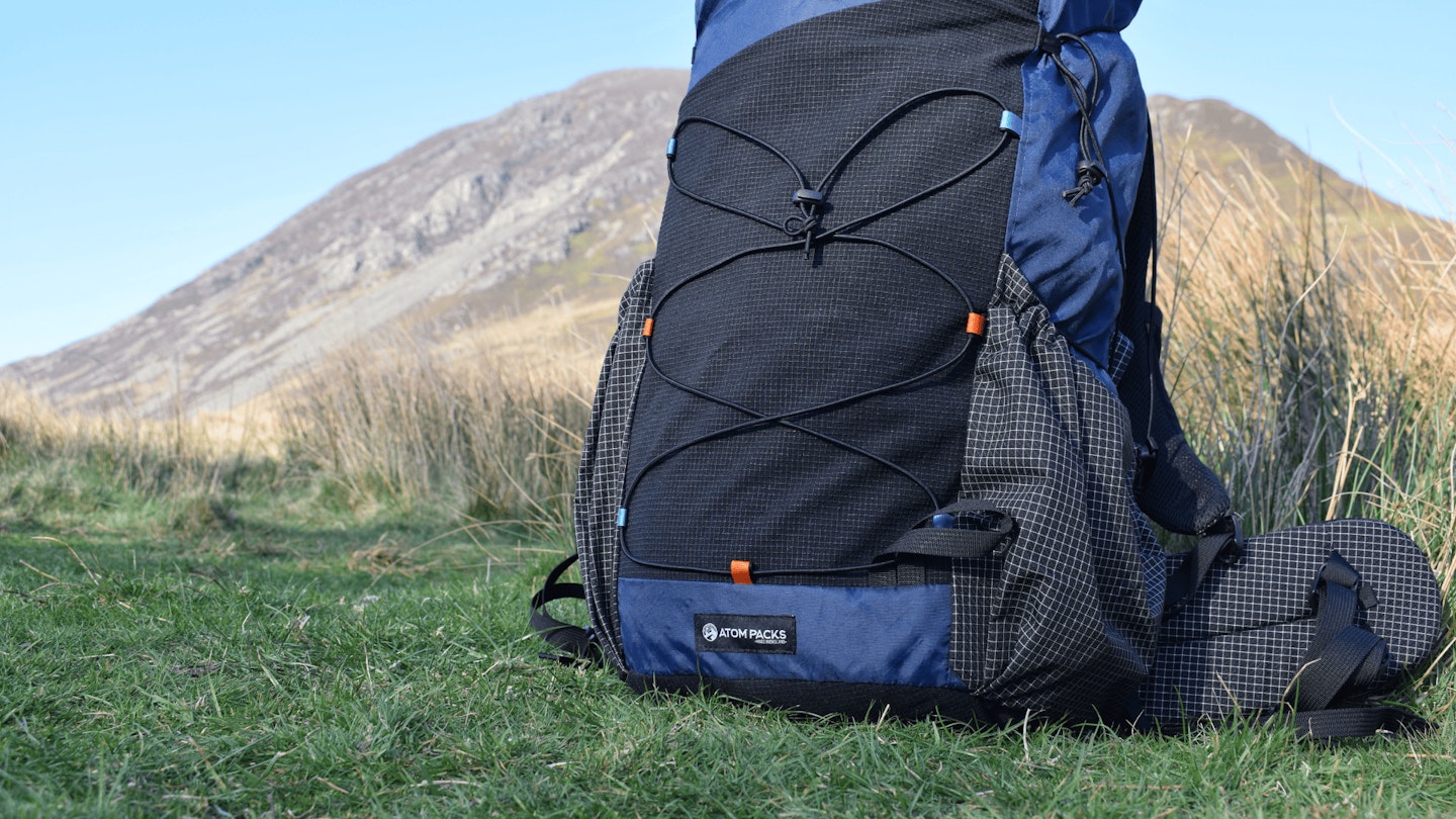 Product shot Atom packs prospector 14