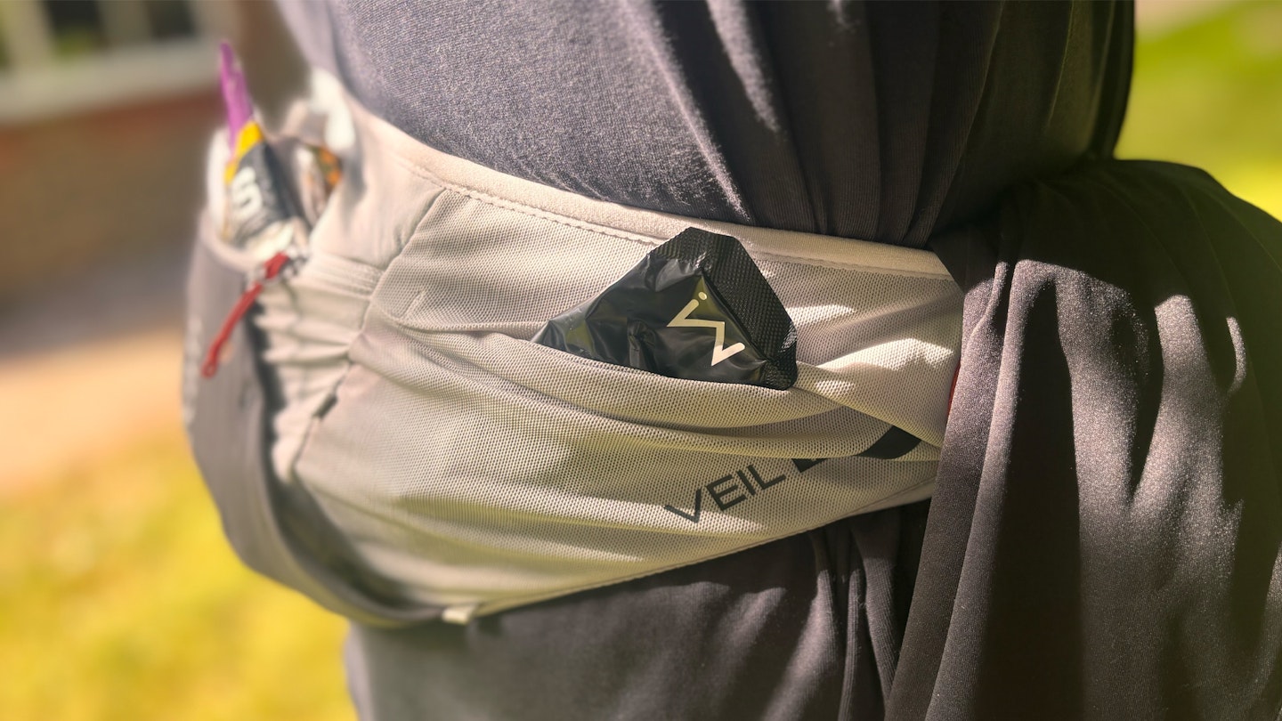 3 Rab veil 1l running belt
