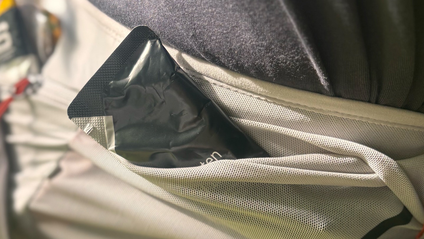 4 Rab veil 1l running belt
