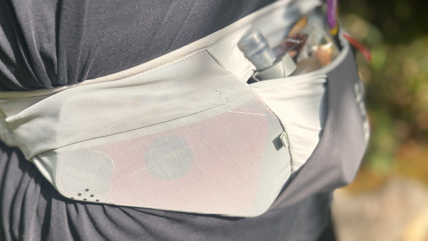 5 Rab veil 1l running belt